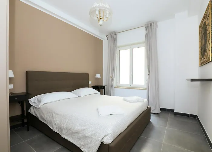 Centro Residenze Domus Sofiae アパート ジェノヴァ