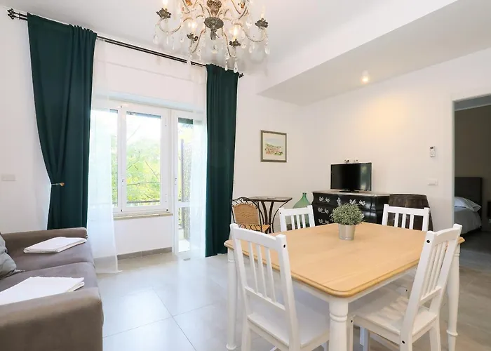 Centro Residenze Domus Sofiae アパート ジェノヴァ